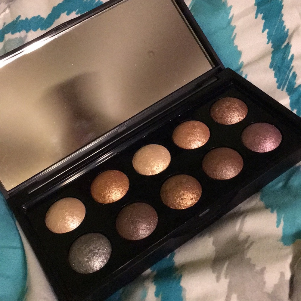 Eyeshadow palette